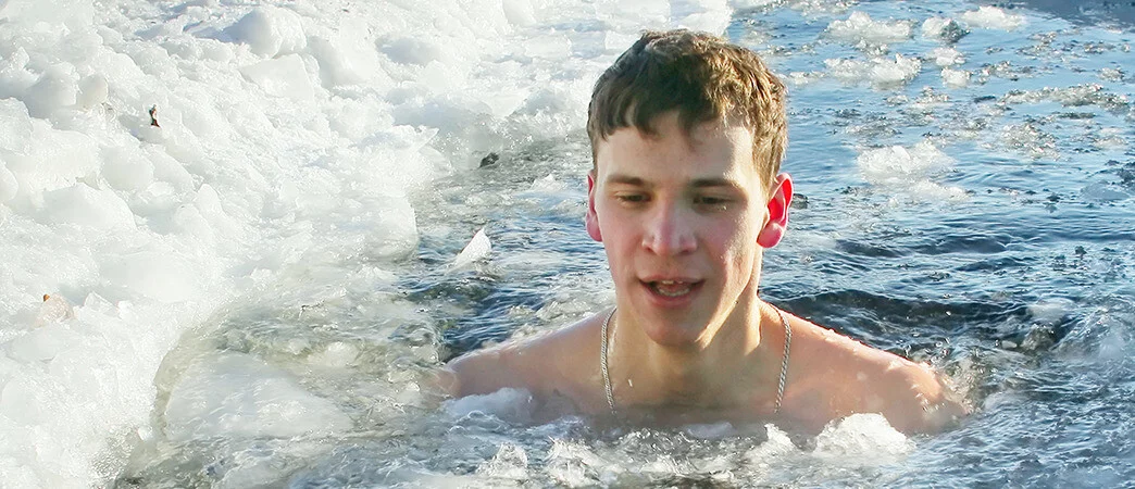Im kalten Wasser schwimmen lernen